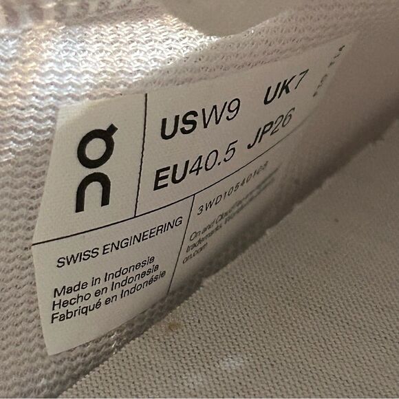 ON CLOUD COAST white running athletic training shoes sneakers women’s 9 new - Picture 3 of 8